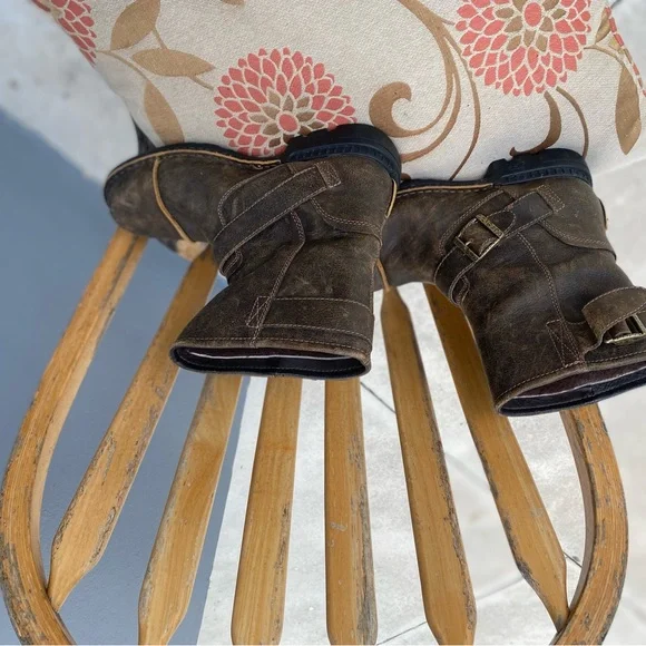 UGG Men's Dark Brown Leather Boots - Picture 4 of 9